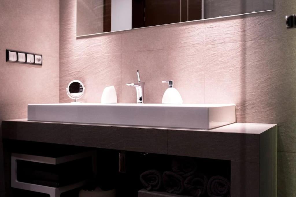 Evergreen - Old Town Spacious Stylish Apartment With Ac And One And A Half Bath, Baby & Kid- Friendly 브라티슬라바 외부 사진